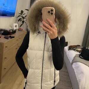 Puffer Vest with Fur hood in white size small